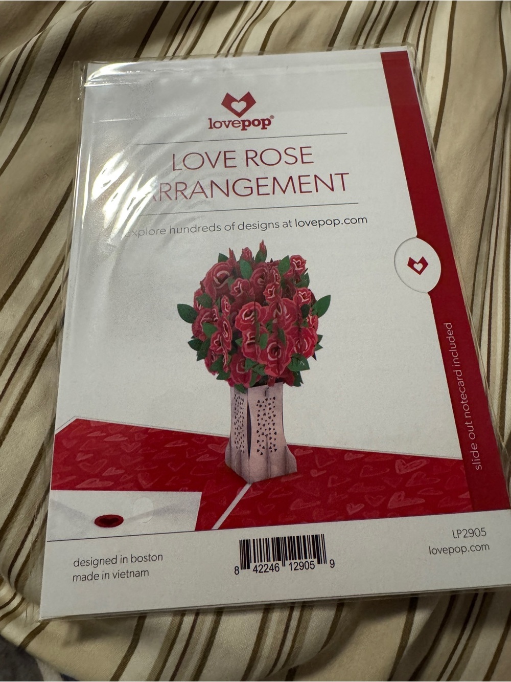 Love Pop-Up Rose Bouquet Card — Red and Green Floral Design